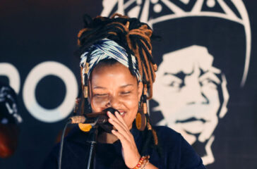 woman-music